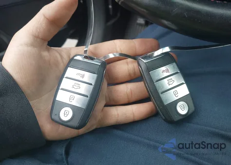 2017 Kia Optima Sx Turbo z USA, uszkodzony, nr VIN 5XXGW4L28HG144343